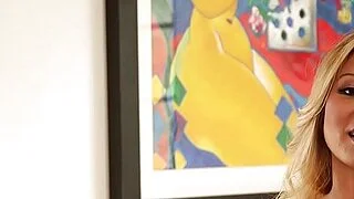 Asyalı olgun kadın sert bir penisi emiyor