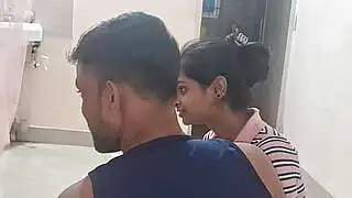 Chica india joven desi desesperada por una polla para su coño mojado!