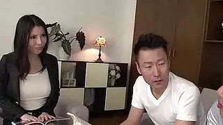 Asiatische JAV-Schönheit Sofia Takigawas sinnlicher Blowjob entfacht leidenschaftliche Nächte.