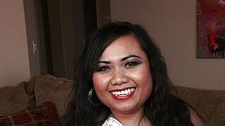 アジア人熟女が精液まみれになる