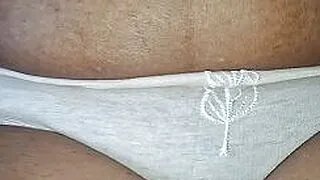 Азиатская MILF не может устоять перед кем угодно, она вам нравится?