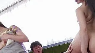 Japon ev hanımı Maria Ono ve Yui Kyouno grup seks yaptı - sansürsüz.