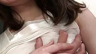 La ama de casa japonesa Shiori Moriya en una escena sexual con un repartidor de pizzas... sin censura.