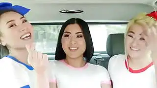Talentierte koreanische Schönheiten blasen dem Produzenten den Schwanz