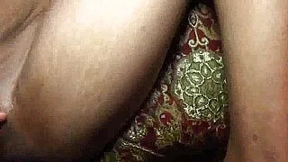 19歳の視点アジア人女性とタイ人女性の性器を叩く p3